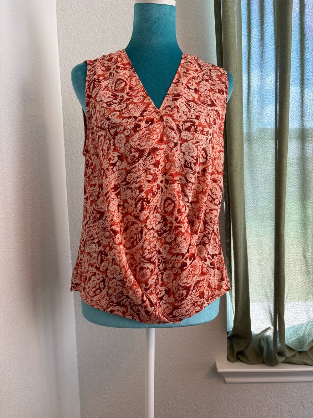 Carolina Belle Coral Paisley V-Neck Sleeveless Camisole